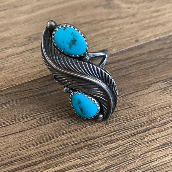 NATIVE AMERICAN • Genuine Turquoise and Sterling Silver Ring • 5.75 - Picture 2 of 6
